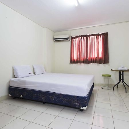 Reddoorz Apartment @ Pulo Gadung Джакарта Экстерьер фото