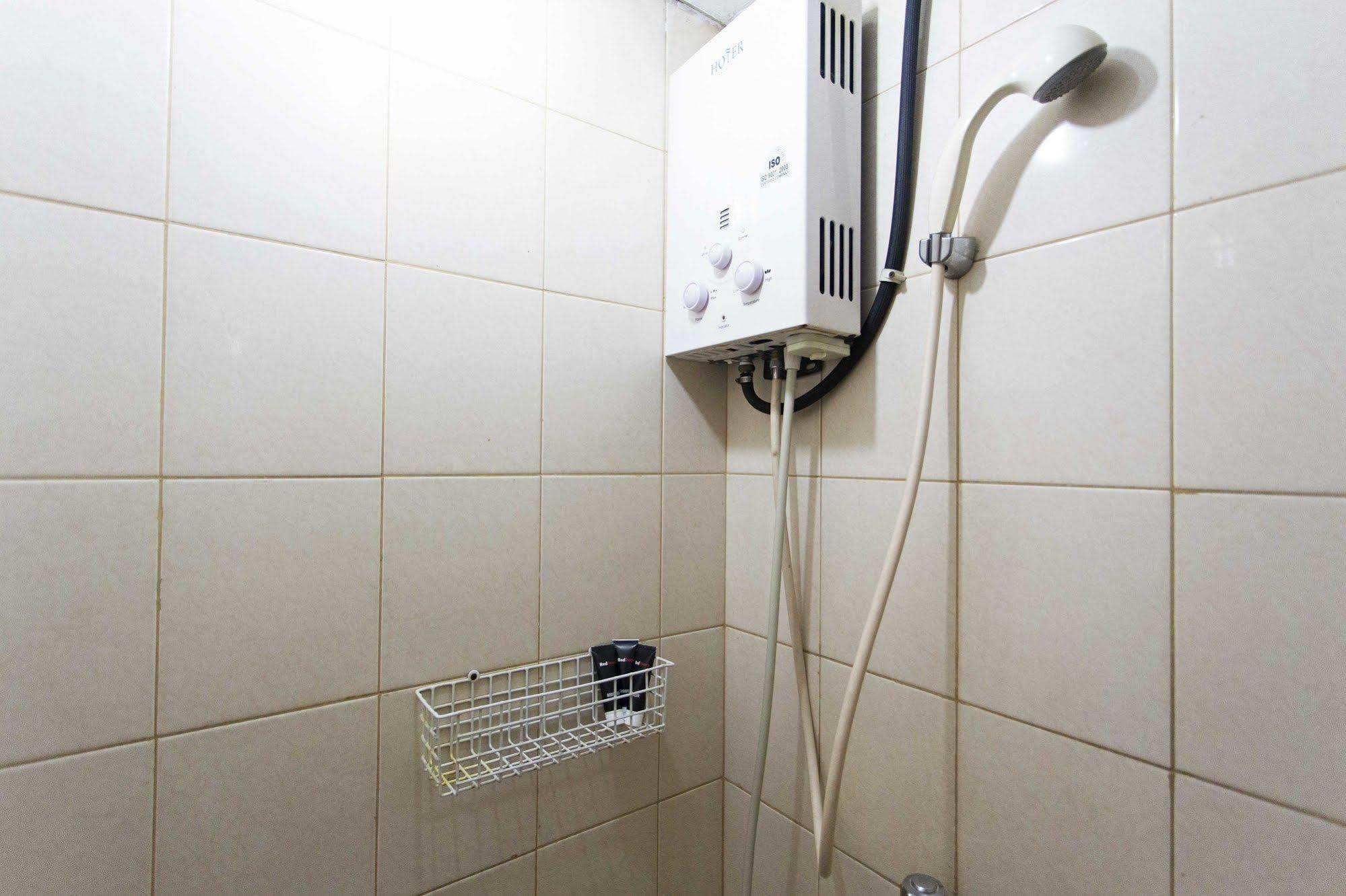 Reddoorz Apartment @ Pulo Gadung Джакарта Экстерьер фото