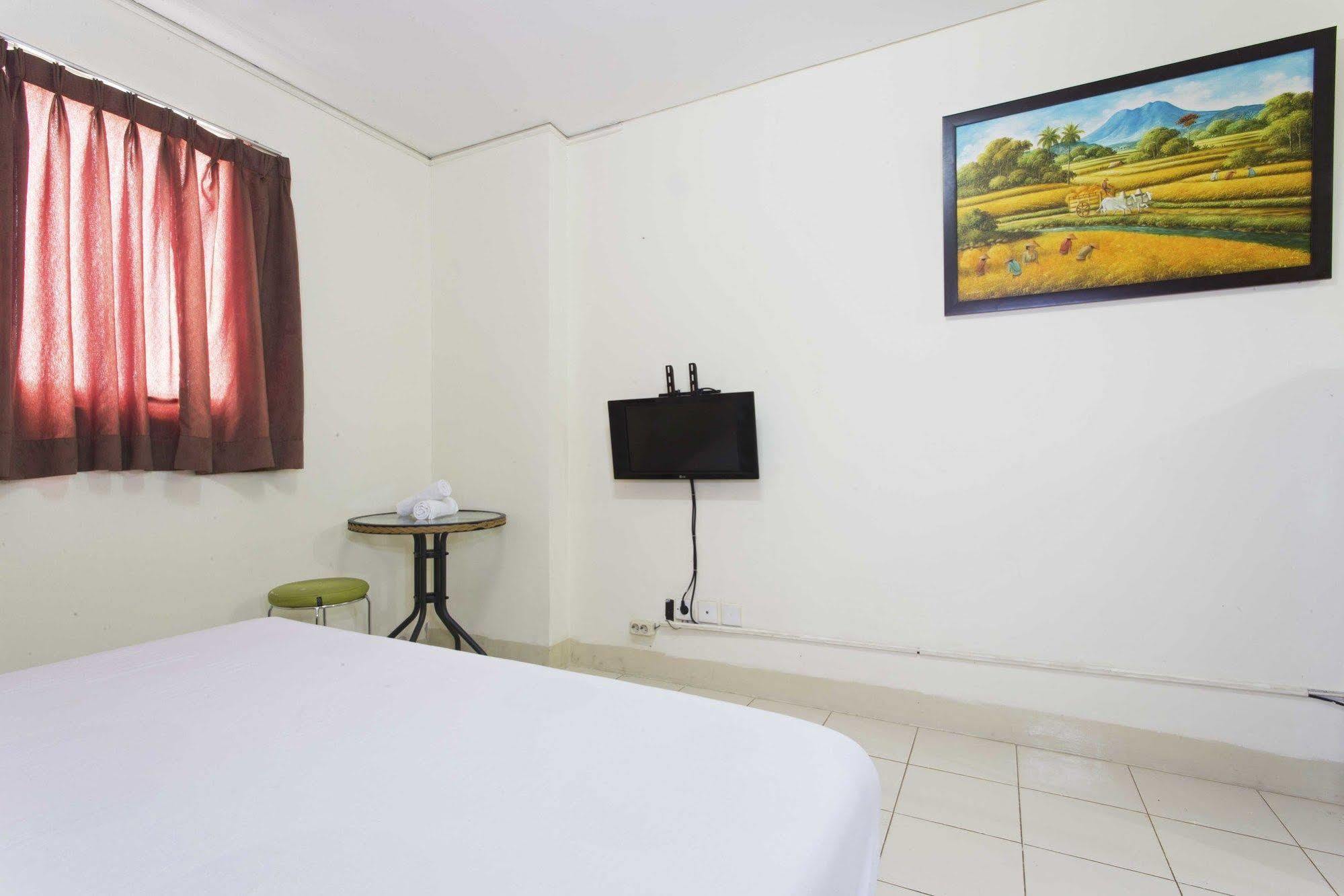 Reddoorz Apartment @ Pulo Gadung Джакарта Экстерьер фото